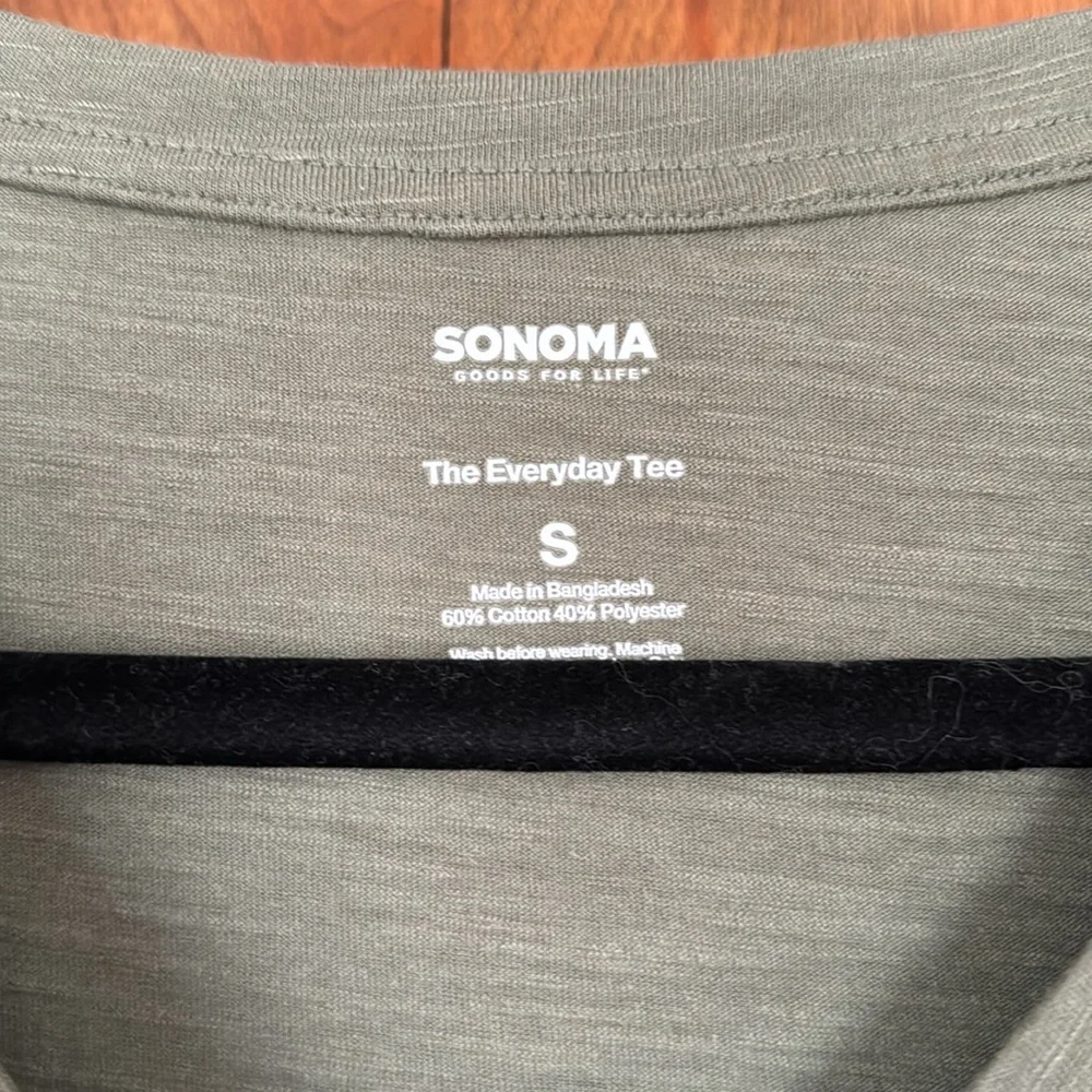 4 basic v-neck tees - Picture 4 of 10